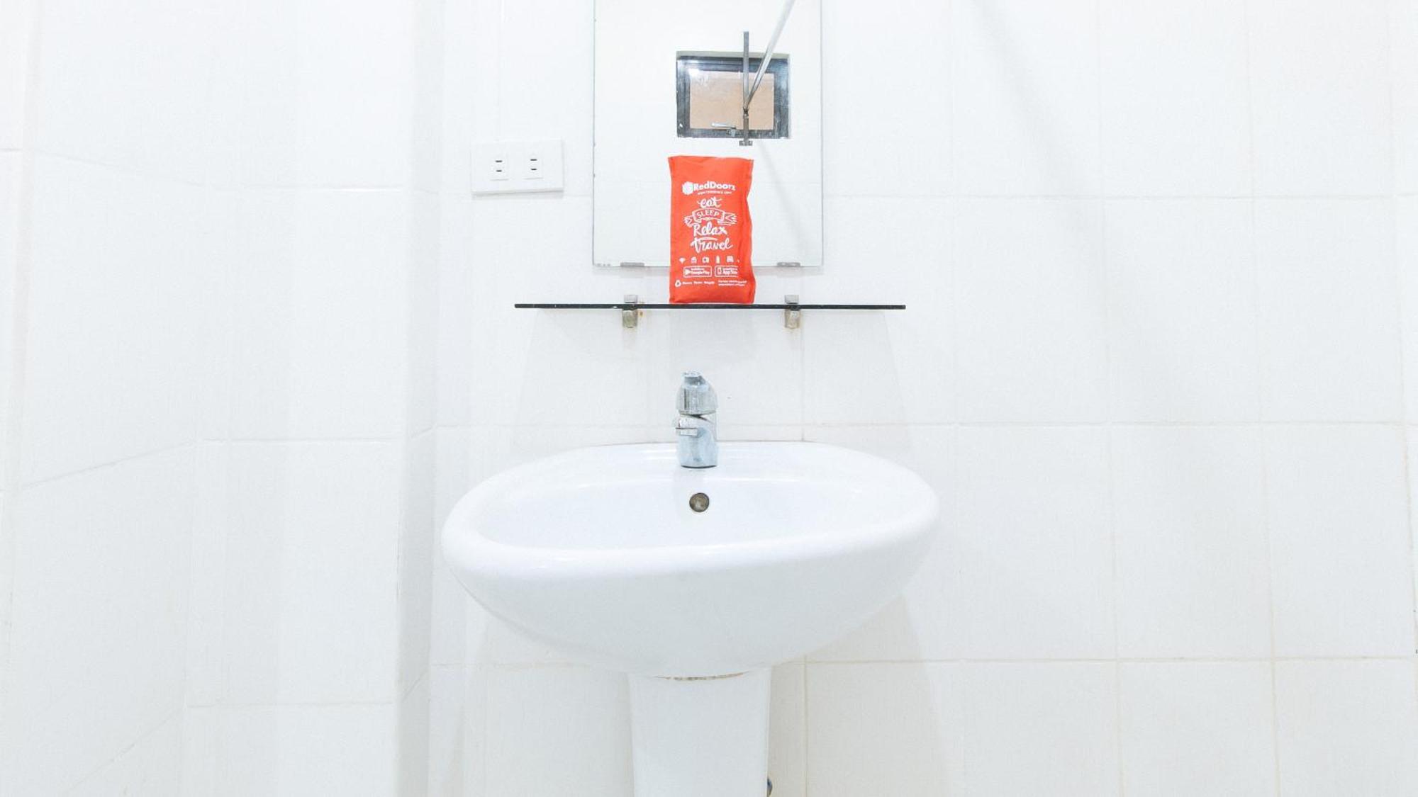 Hotel RedDoorz near Pasay Taft Zewnętrze zdjęcie